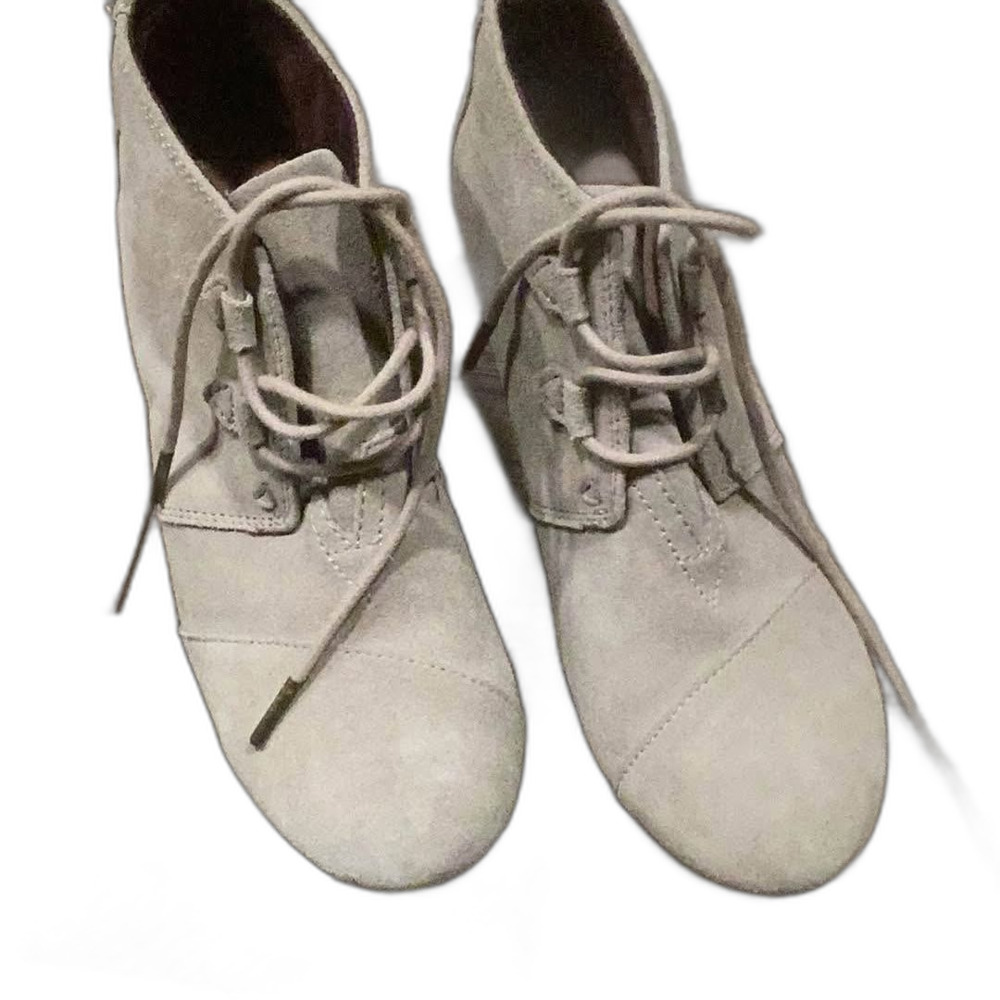 TOMS Beige Suede Desert Lace Up Wedge Heel size 8